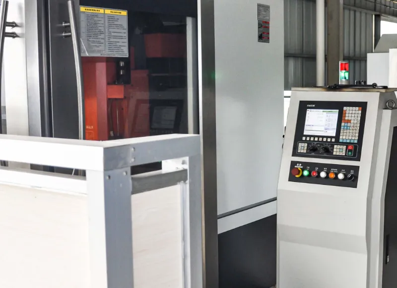 トップカットの製造施設